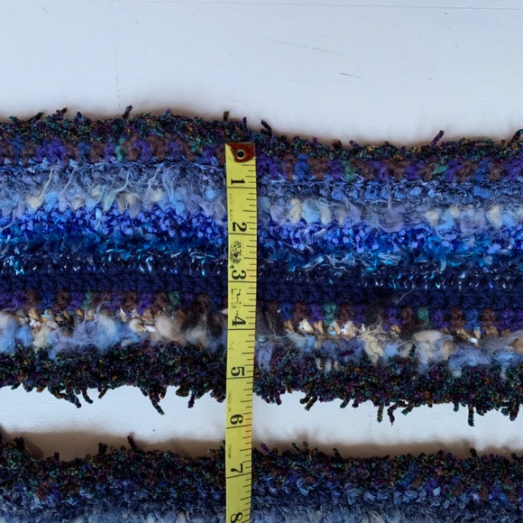 Hand knit Scarf - Picture 4 of 4